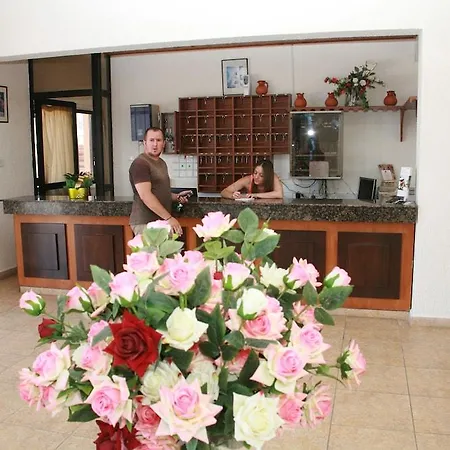 New York Plaza Lejlighedshotel Paphos